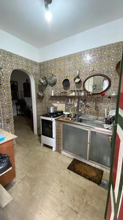 De keuken met Portugese tegels.