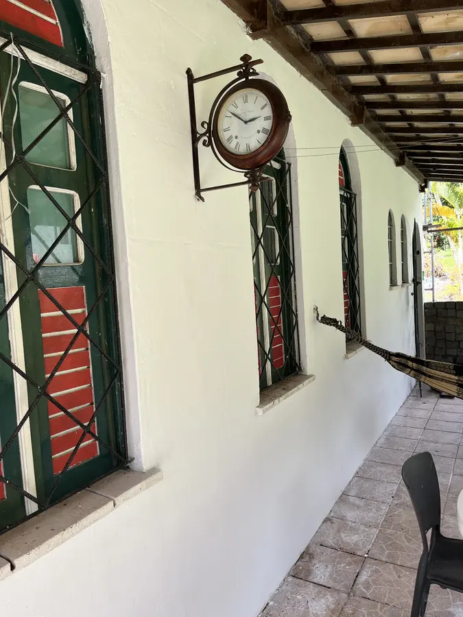 De overdekte veranda.
